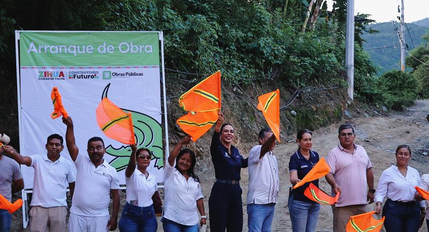 Lizette Tapia Castro inicia la construcción de la calle Uno Lirios en Lomas del Valle