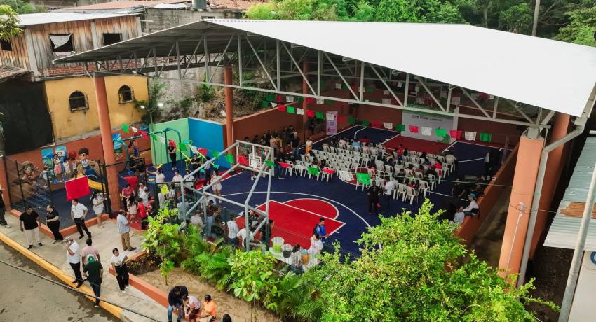 Inaugura Lizette Tapia espacio deportivo techado en Agua de Correa