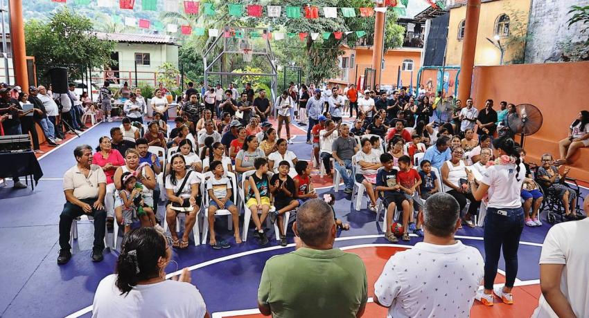Inaugura Lizette Tapia espacio deportivo techado en Agua de Correa